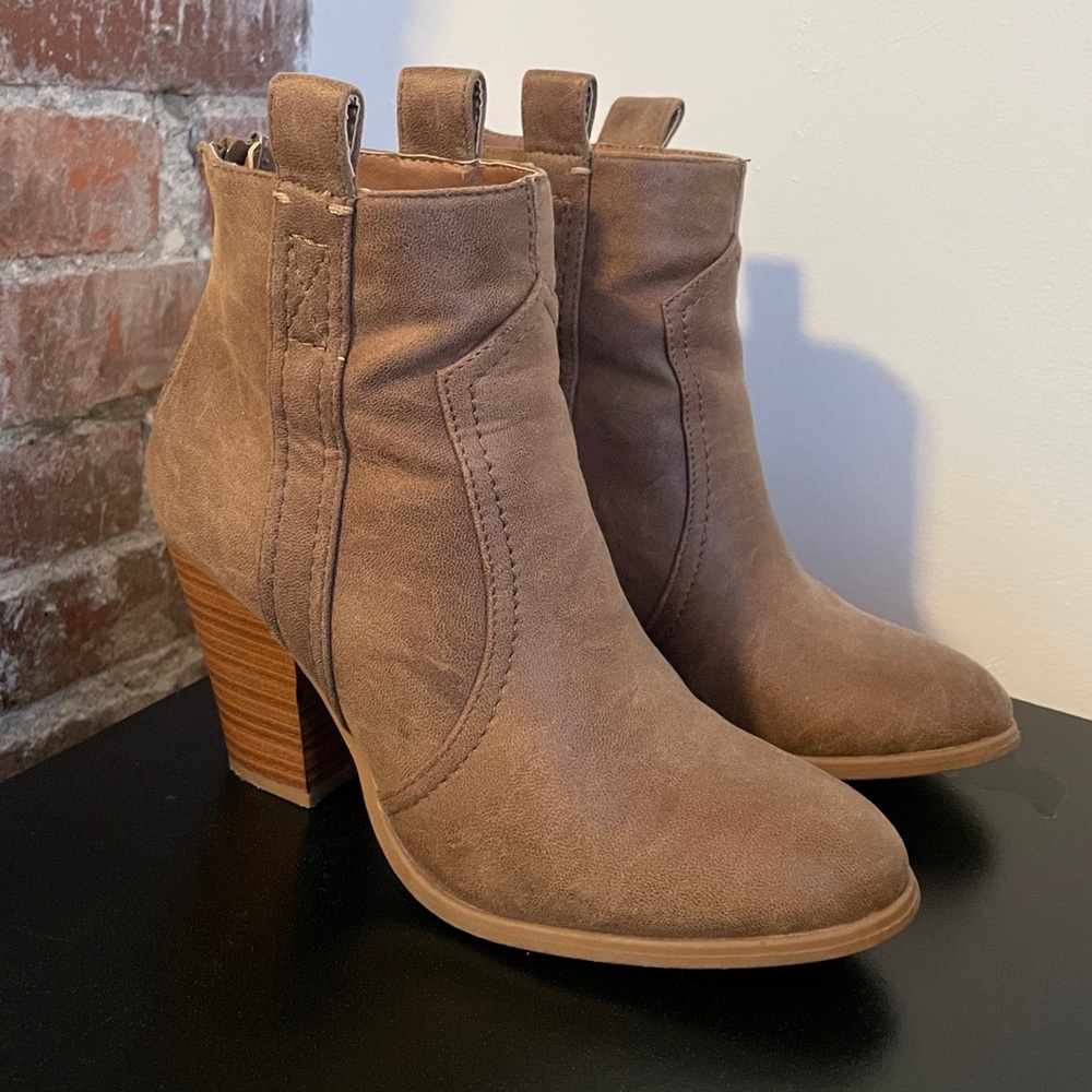 Short boots